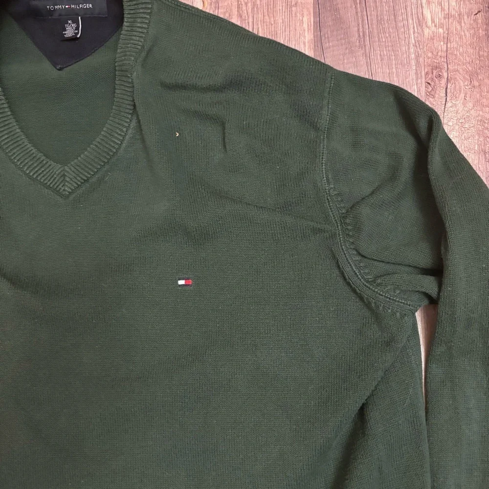 Tommy Hilfiger Men's Deep Green V-Neck Sweater - Picture 2 of 4